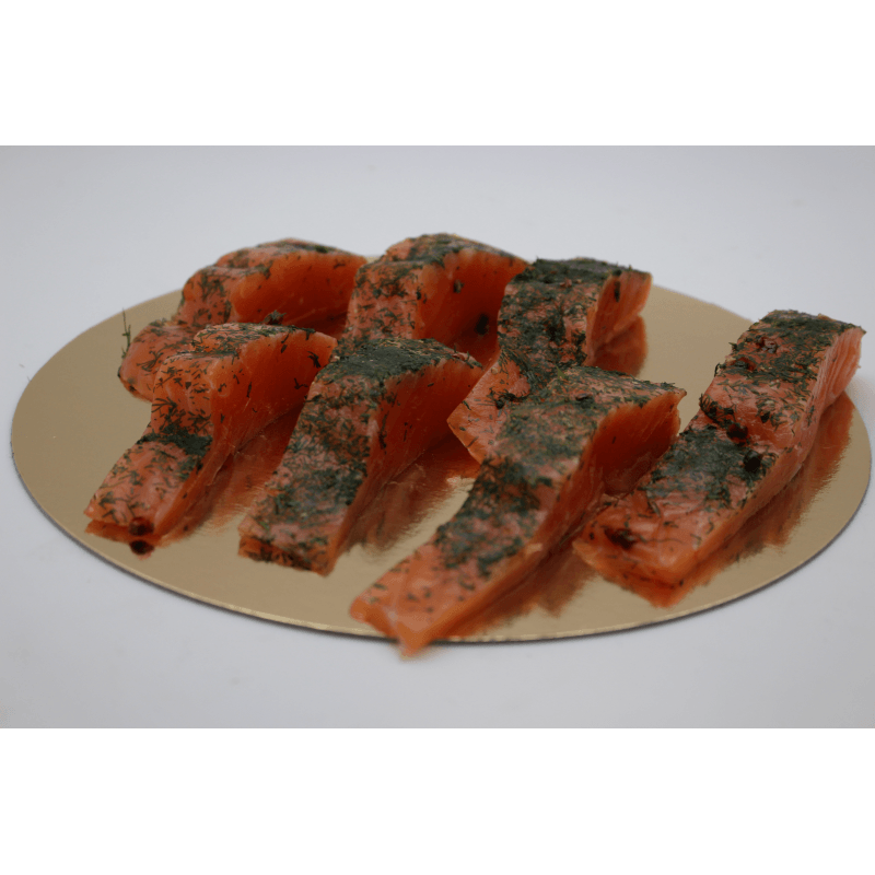 Tranches de Truite de Banka gravlax - Aneth sur un plateau