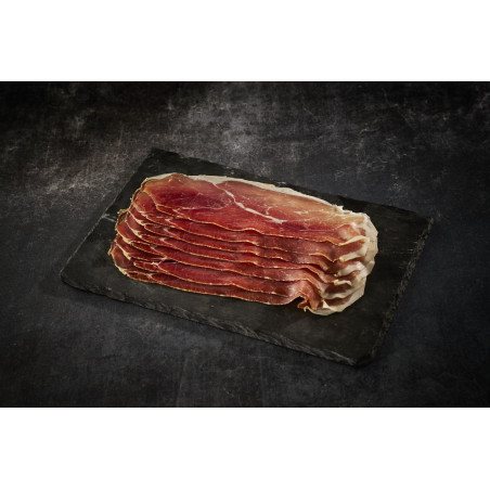 Jambon de Bayonne IGP artisanal en tranches sur plateau d'ardoise